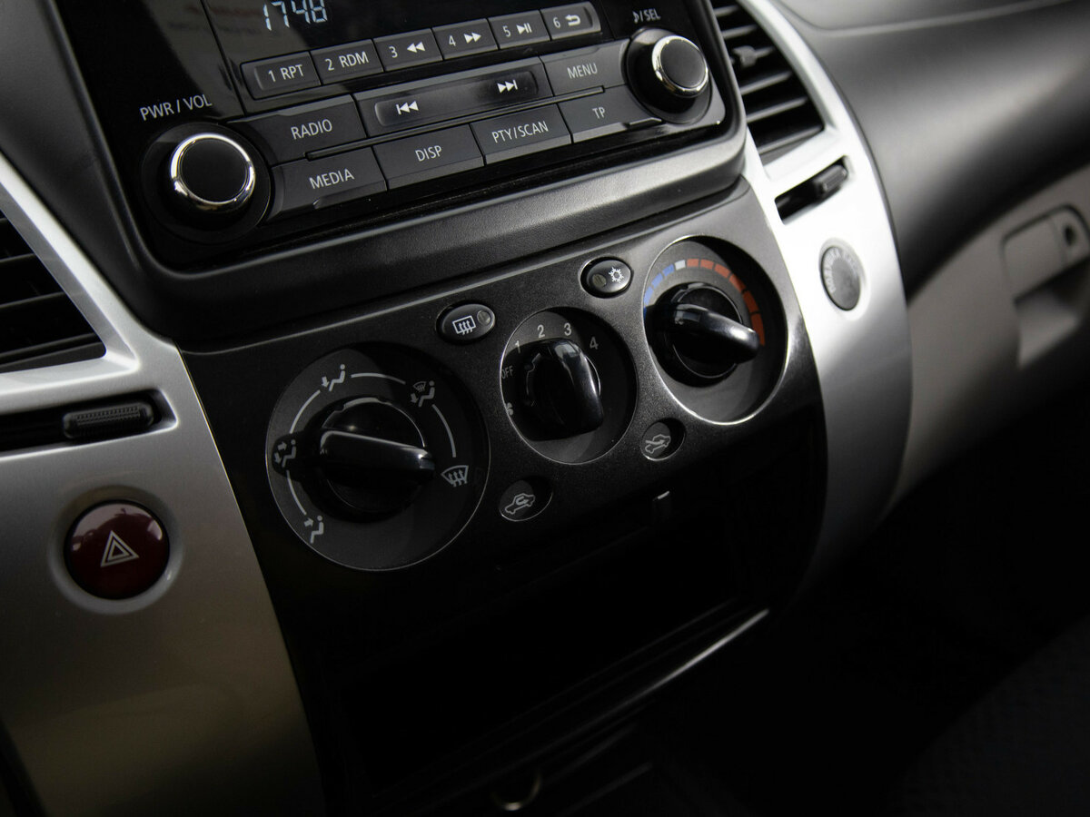 Б/У Митсубиши Паджеро Спорт 2014 года. Фото: #12