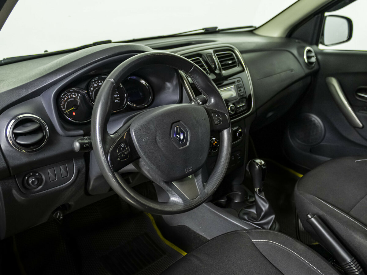 Б/У Рено Сандеро 2015 года. Фото: #9