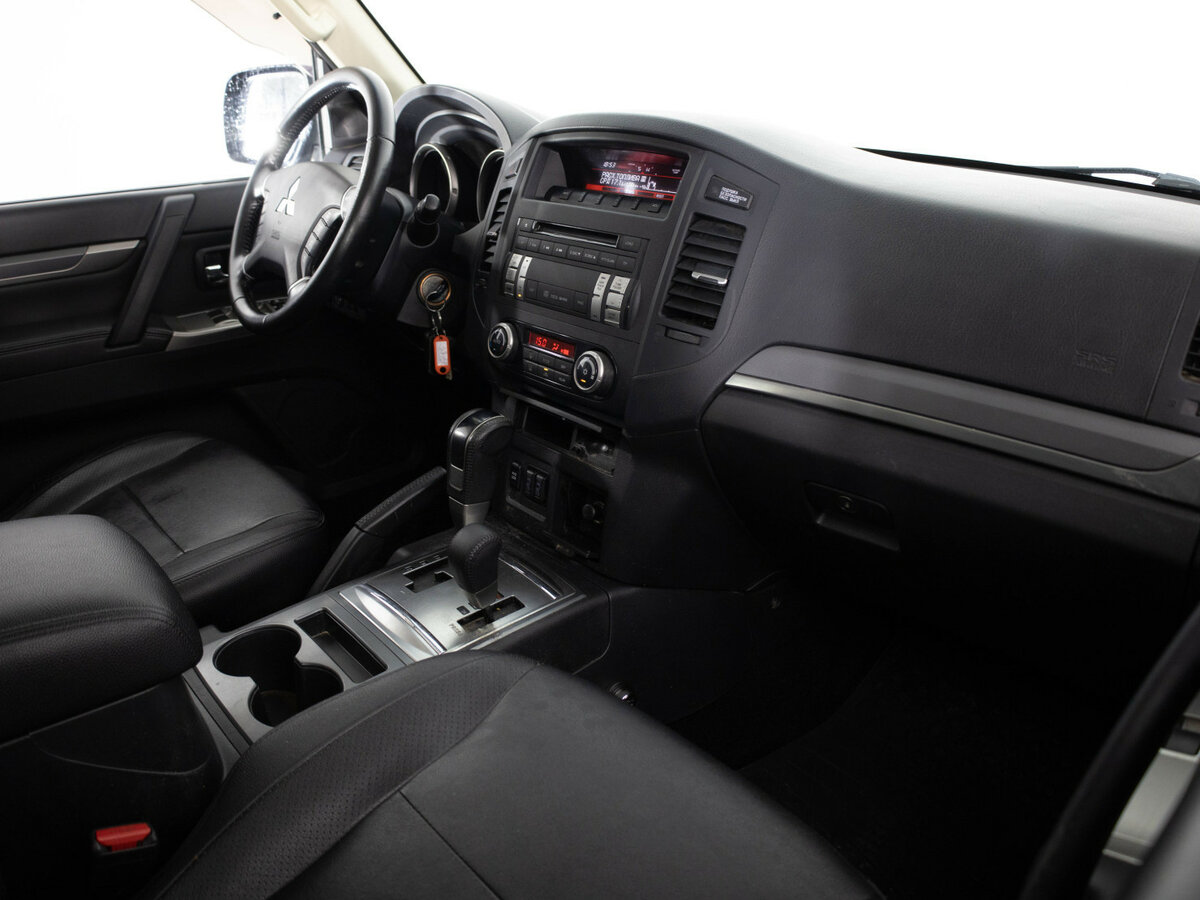 Б/У Митсубиши Паджеро 2013 года. Фото: #8