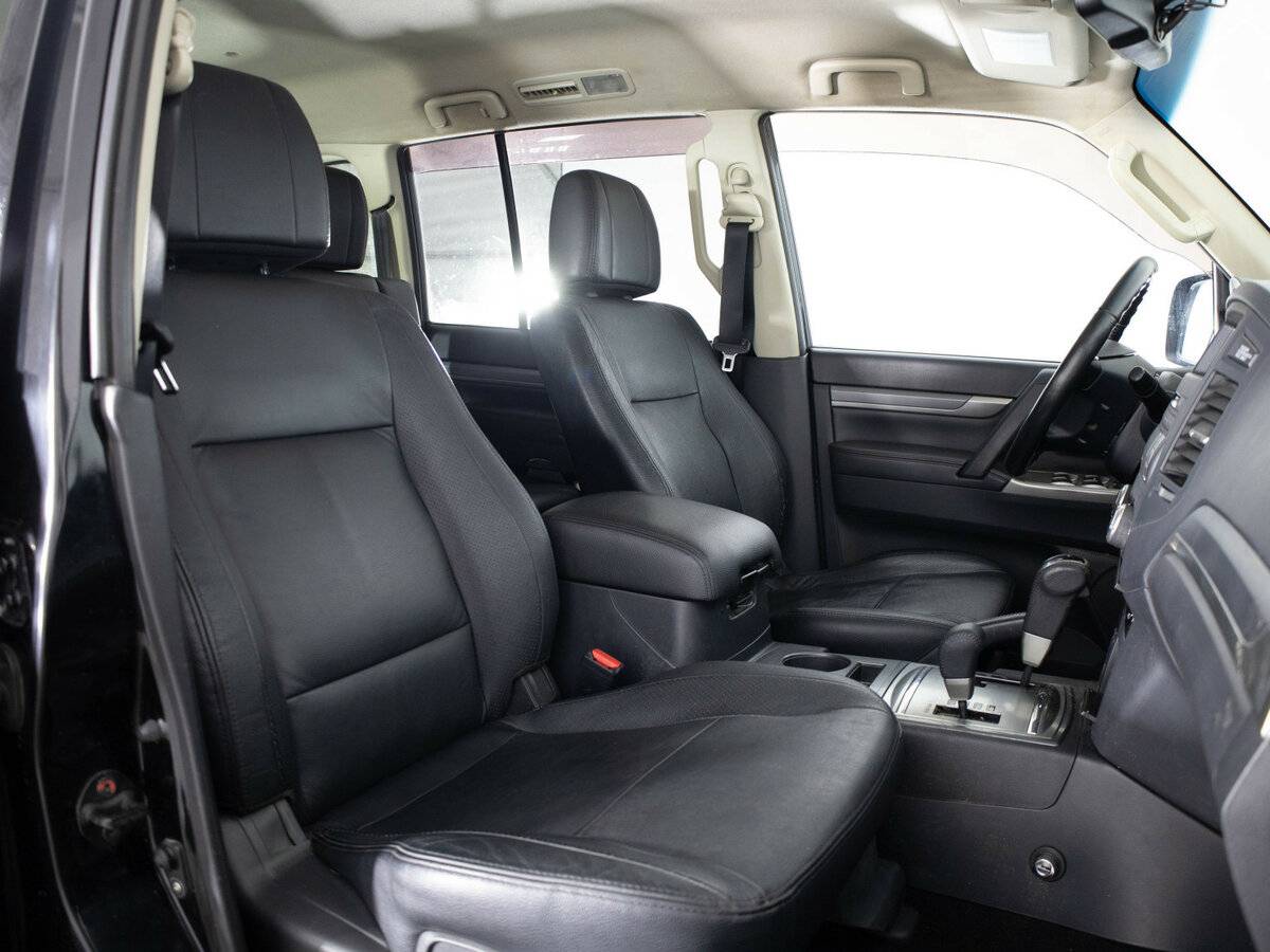 Б/У Митсубиши Паджеро 2013 года. Фото: #9