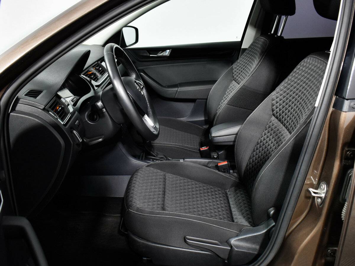 Б/У Шкода Рапид 2018 года. Фото: #9