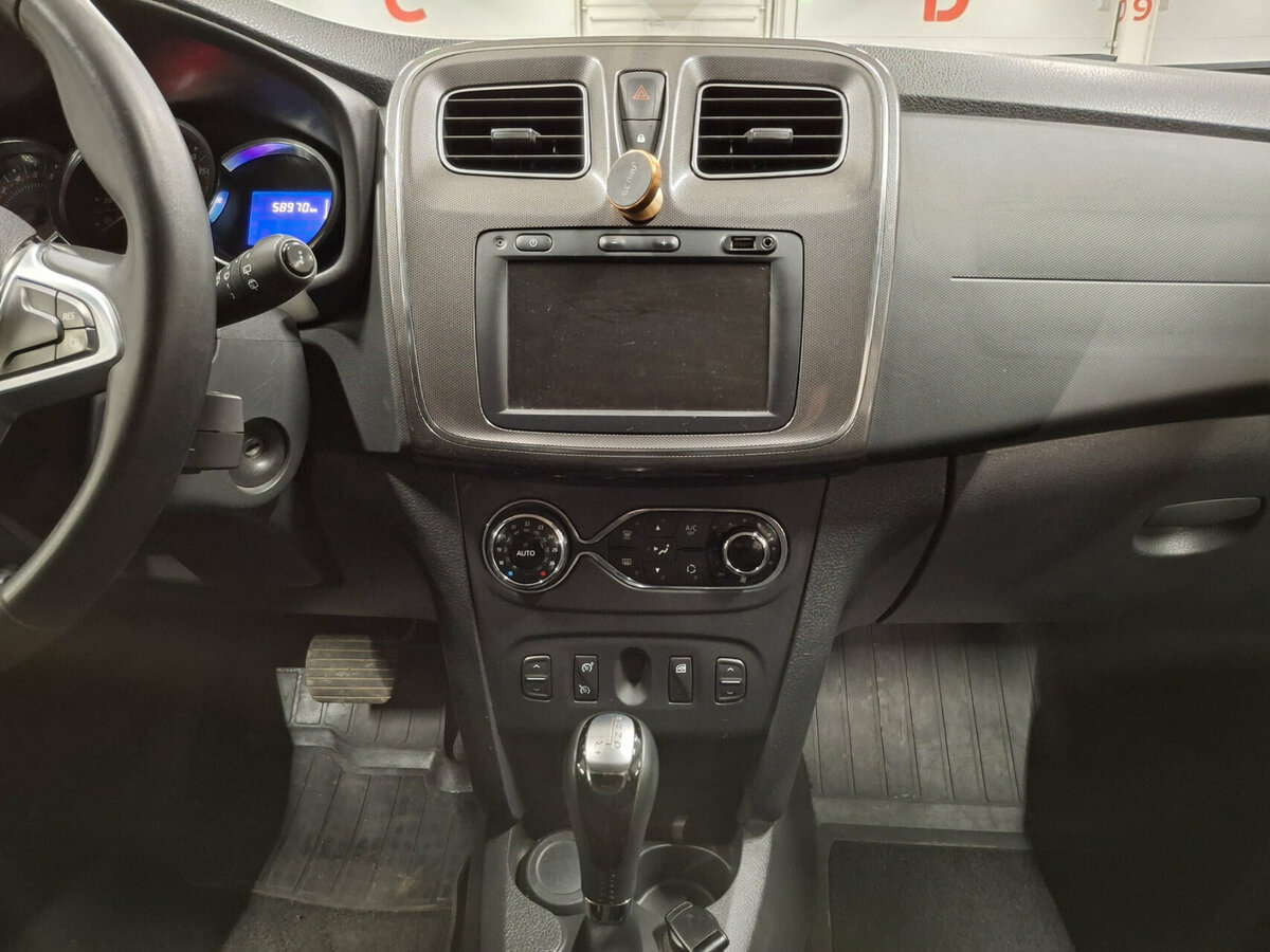 Б/У Рено Сандеро 2018 года. Фото: #14