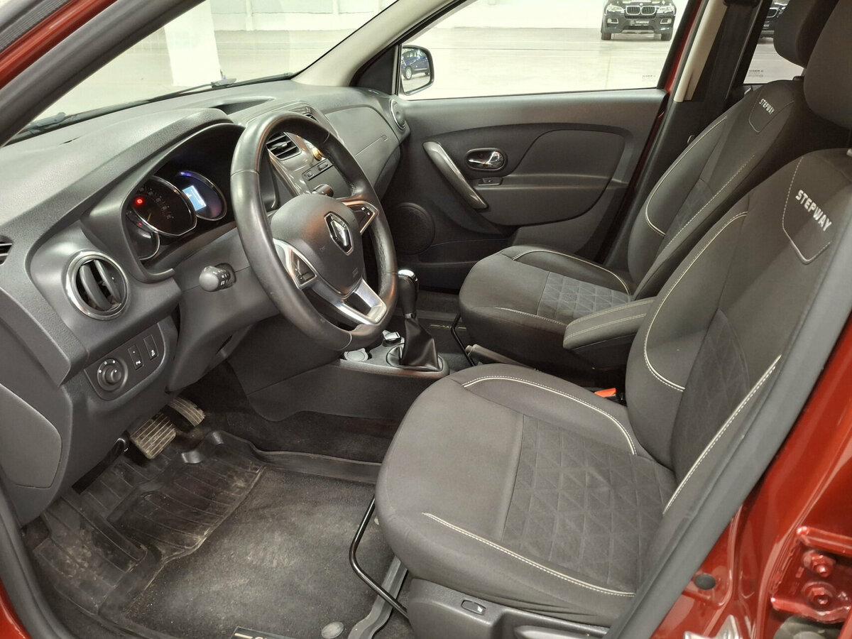 Б/У Рено Сандеро 2018 года. Фото: #15