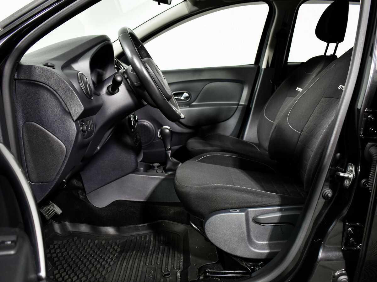 Б/У Рено Сандеро 2016 года. Фото: #9