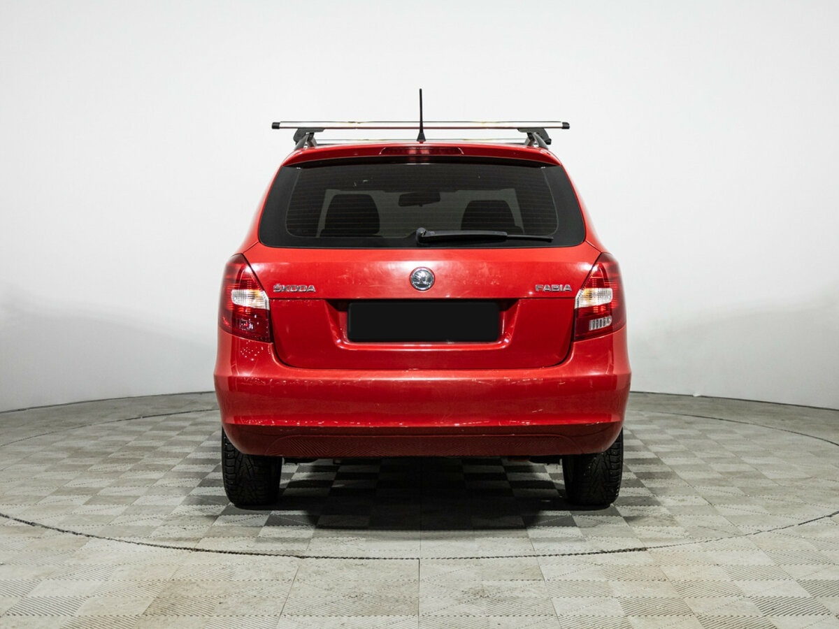 Б/У Шкода Фабия 2014 года. Фото: #4