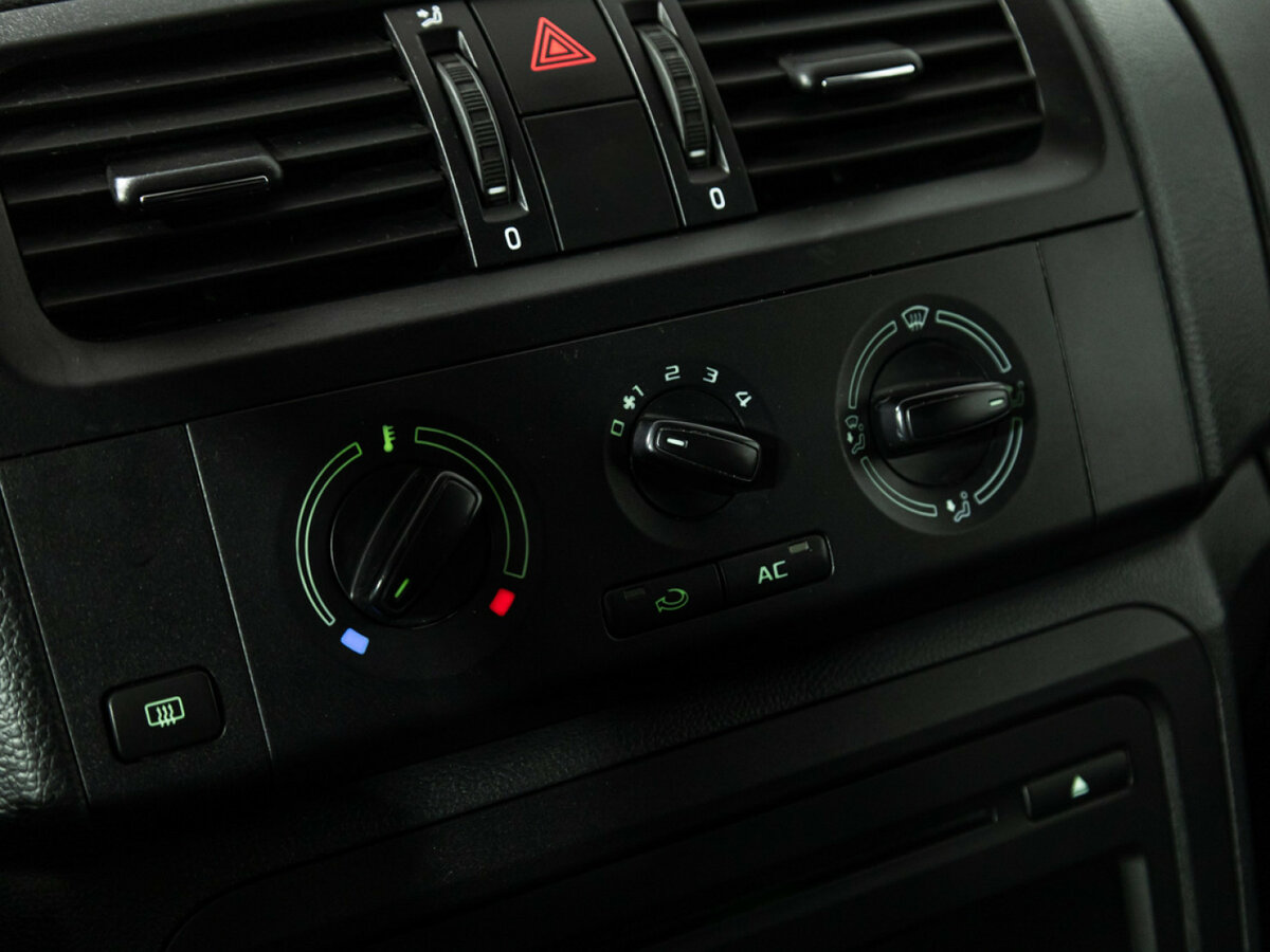 Б/У Шкода Фабия 2014 года. Фото: #12