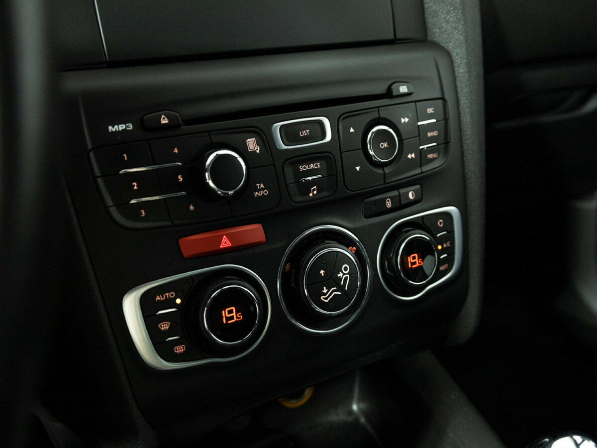 Б/У Ситроен Ц4 2012 года. Фото: #14