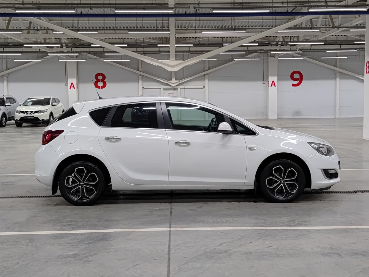 Б/У Опель Астра 2013 года. Фото: #3