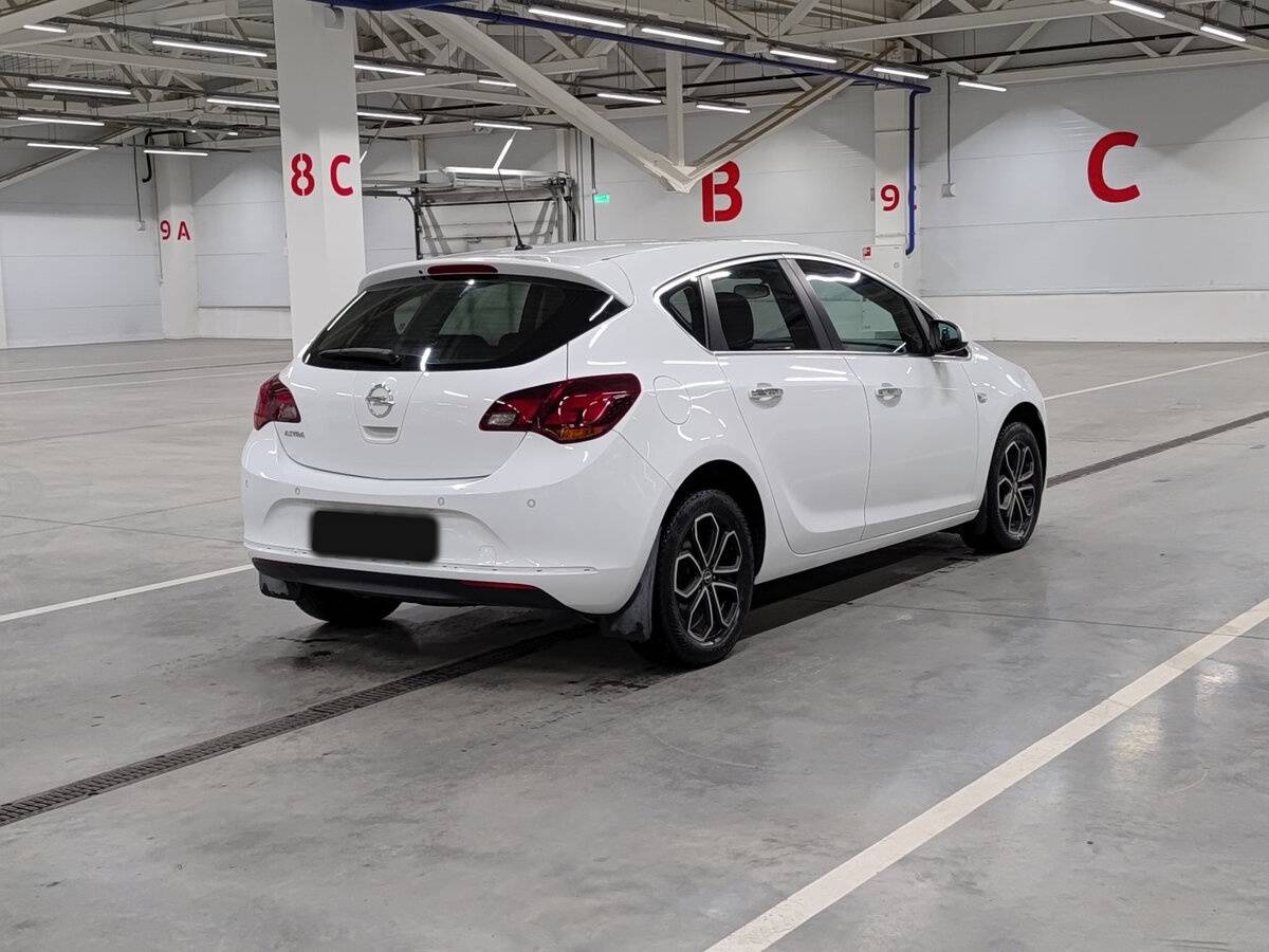 Б/У Опель Астра 2013 года. Фото: #4