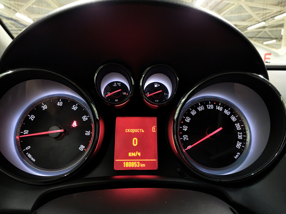 Б/У Опель Астра 2013 года. Фото: #12