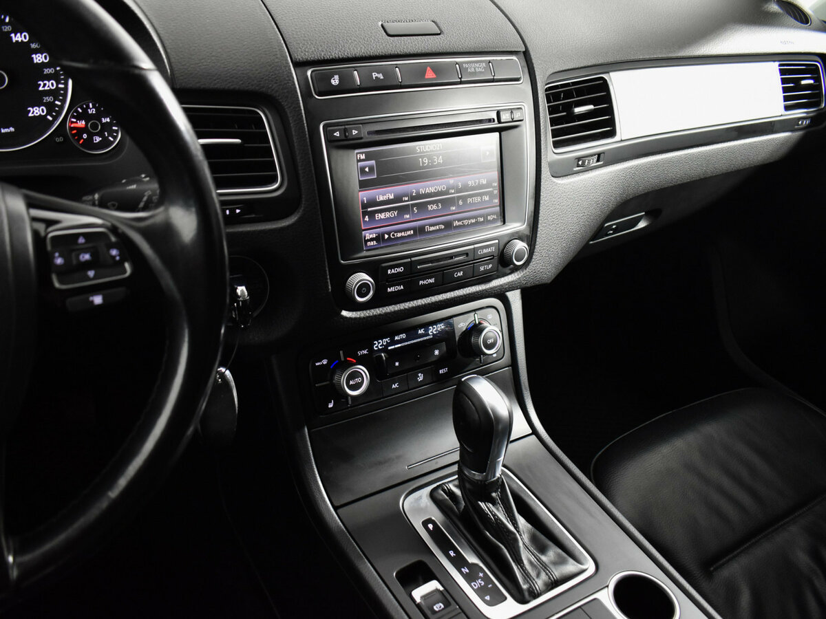 Б/У Фольксваген Туарег 2015 года. Фото: #16