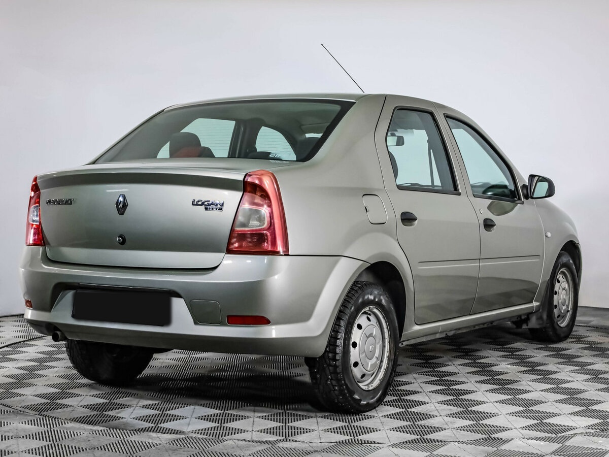 Б/У Рено Логан 2015 года. Фото: #3