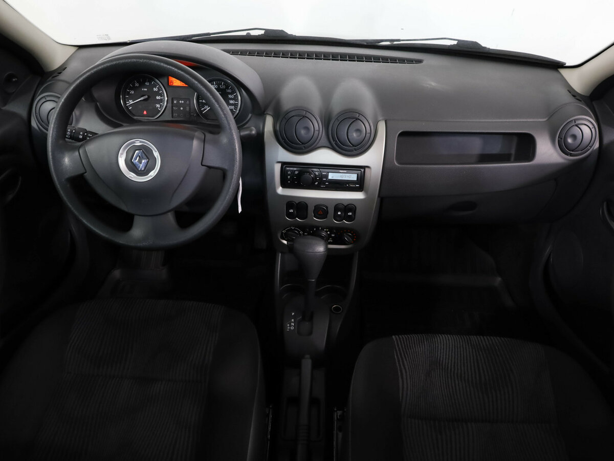 Б/У Рено Логан 2015 года. Фото: #6