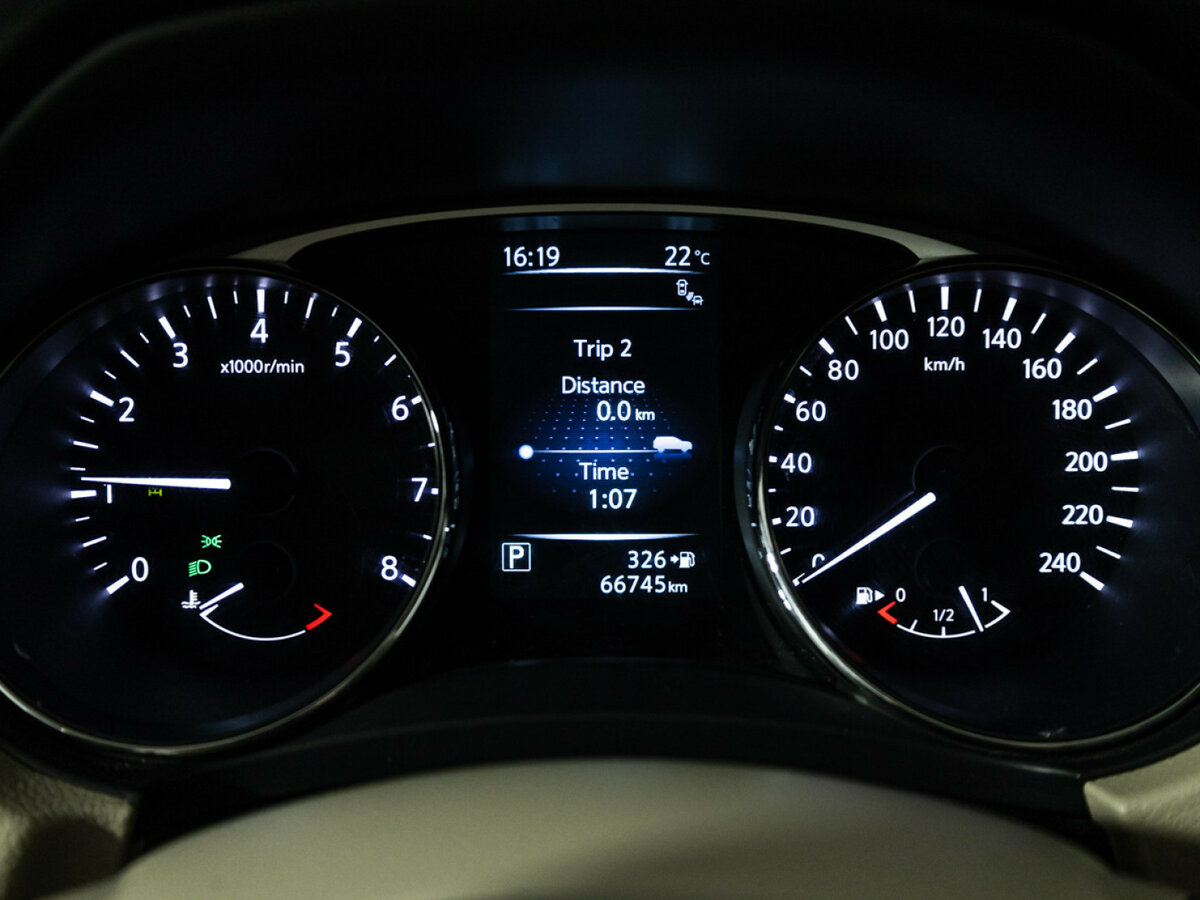 Б/У Ниссан Икс-Трейл 2015 года. Фото: #9