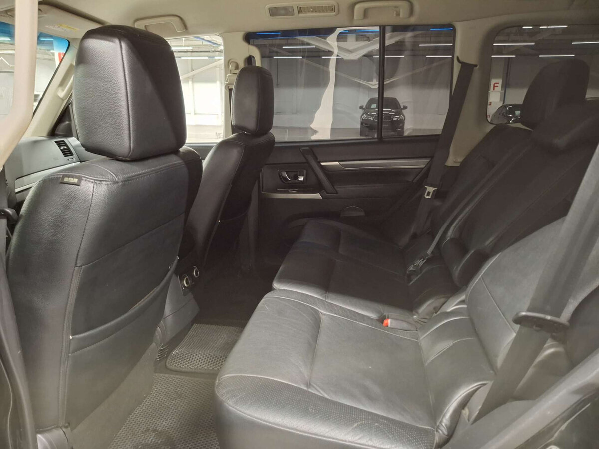 Б/У Митсубиши Паджеро 2012 года. Фото: #11