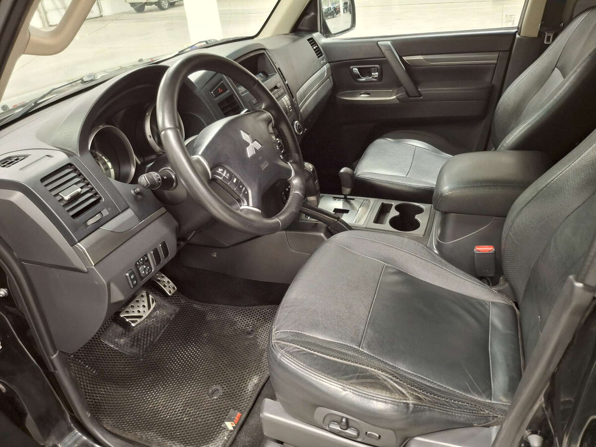 Б/У Митсубиши Паджеро 2012 года. Фото: #15