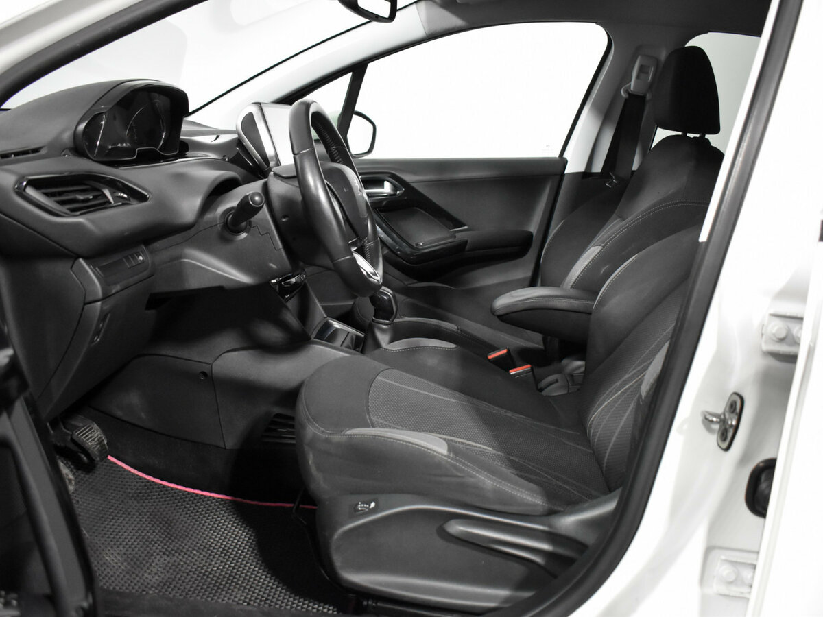 Б/У Пежо 208 2013 года. Фото: #9