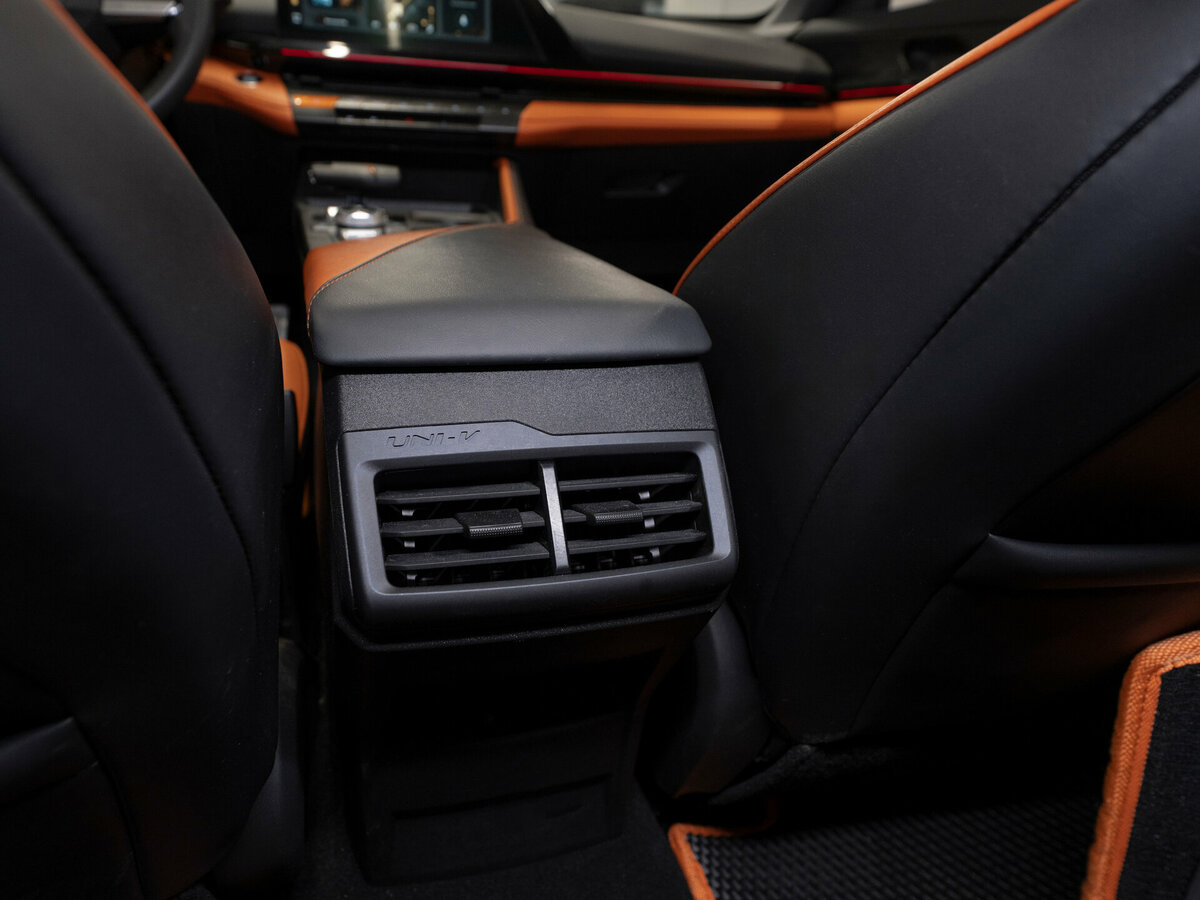 Б/У Чанган УНИ-В 2023 года. Фото: #13