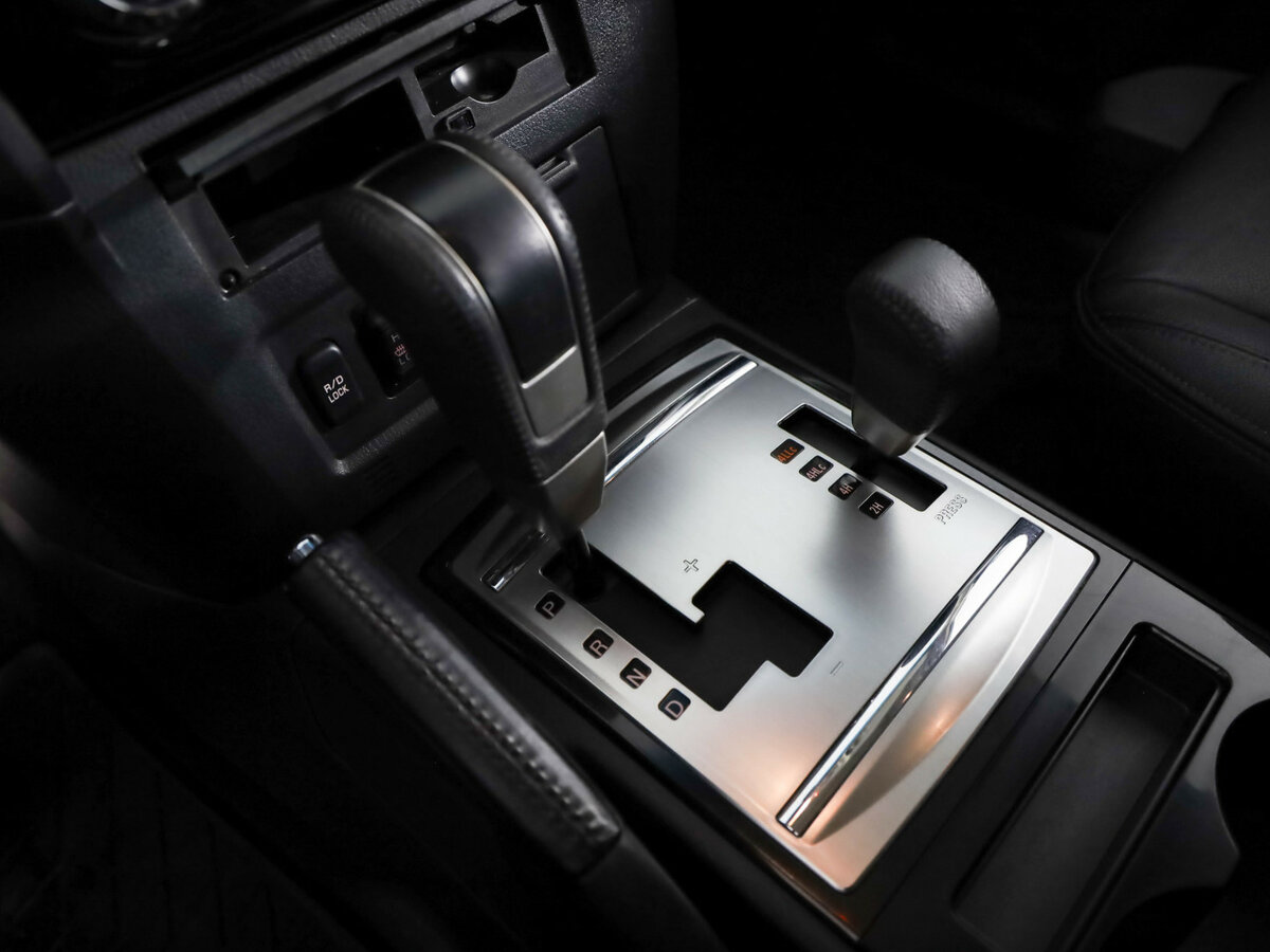 Б/У Митсубиши Паджеро 2015 года. Фото: #11