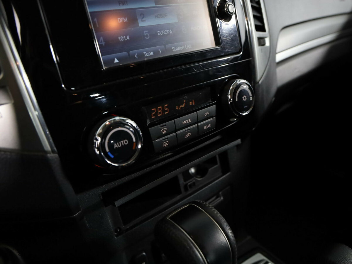 Б/У Митсубиши Паджеро 2015 года. Фото: #12