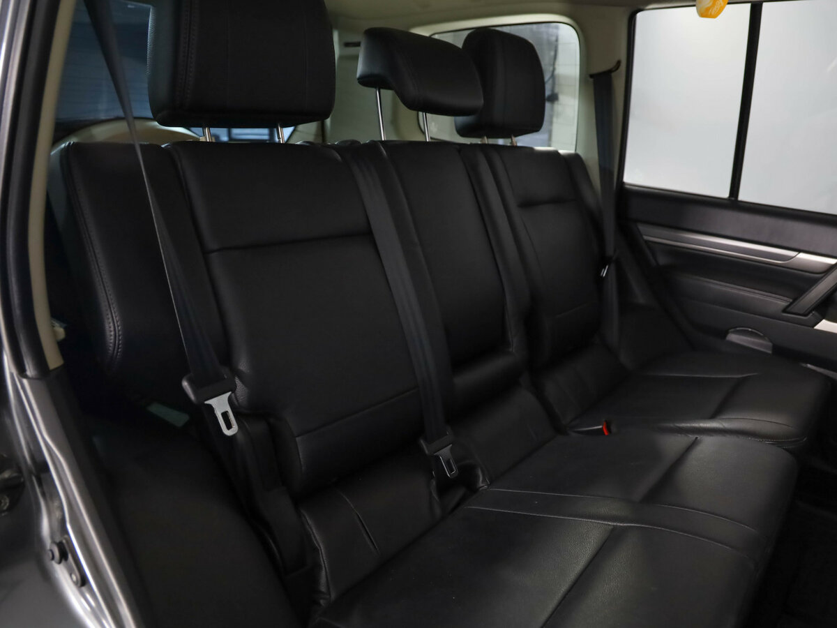 Б/У Митсубиши Паджеро 2015 года. Фото: #18