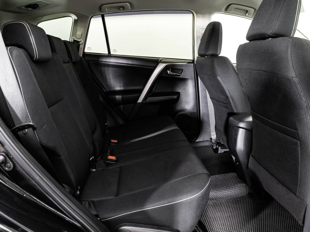 Toyota RAV4 2018 года с пробегом. Фото: #16