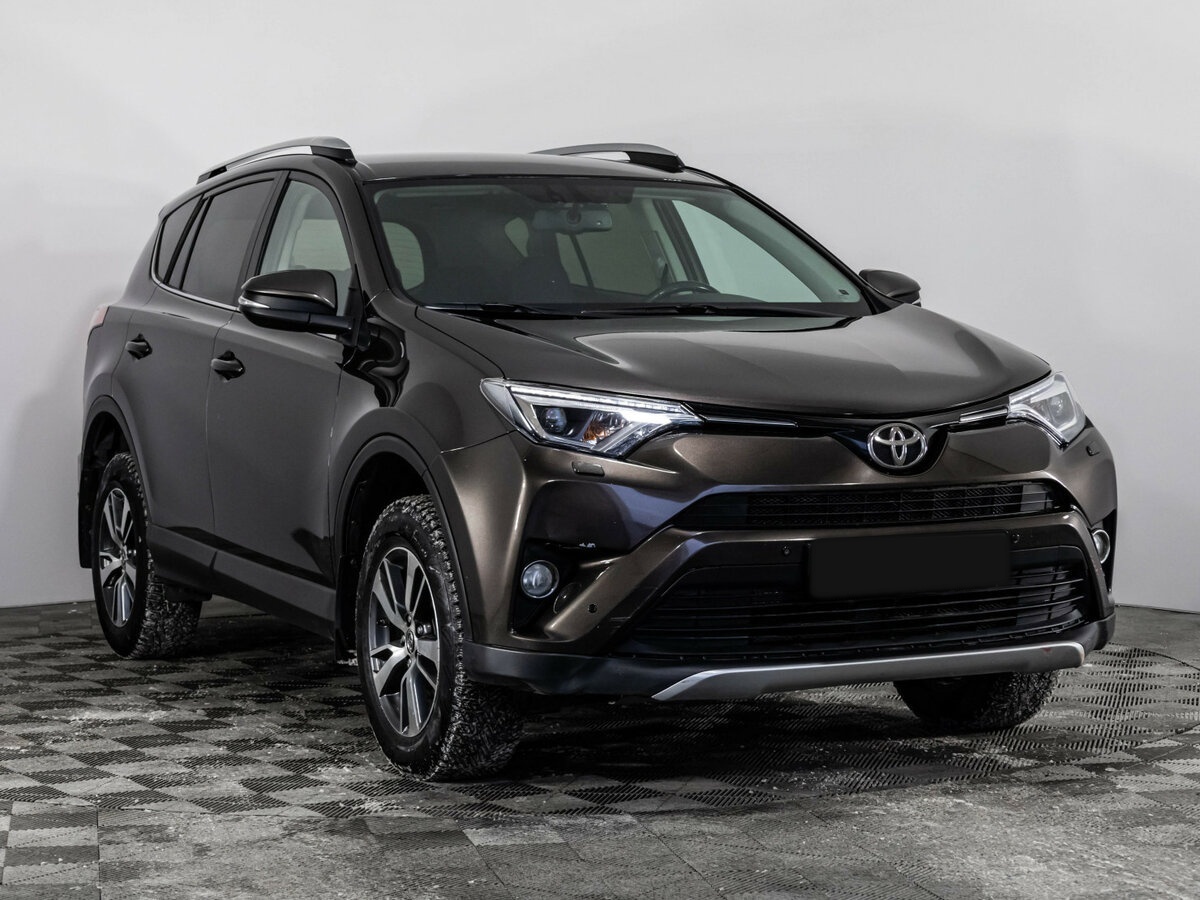 Toyota RAV4 2018 года с пробегом. Фото: #2