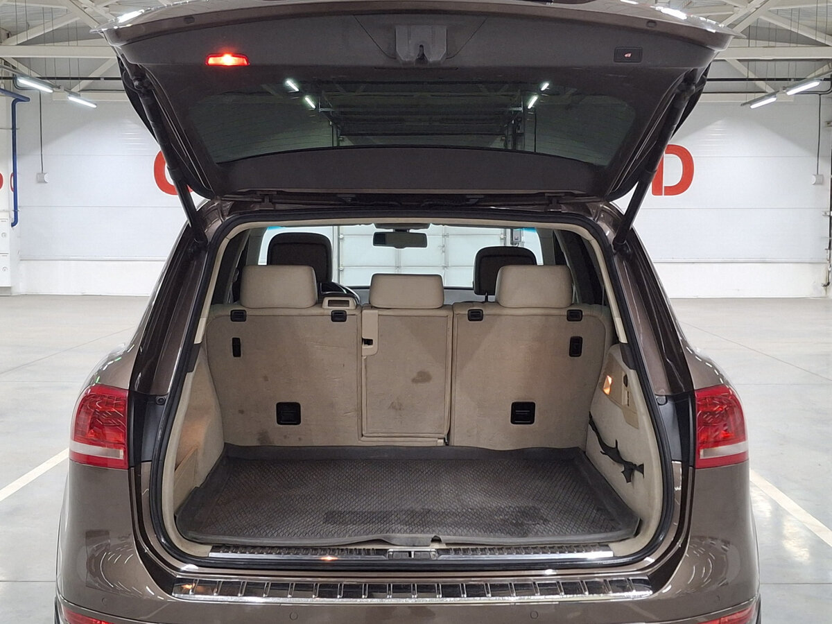 Б/У Фольксваген Туарег 2013 года. Фото: #9