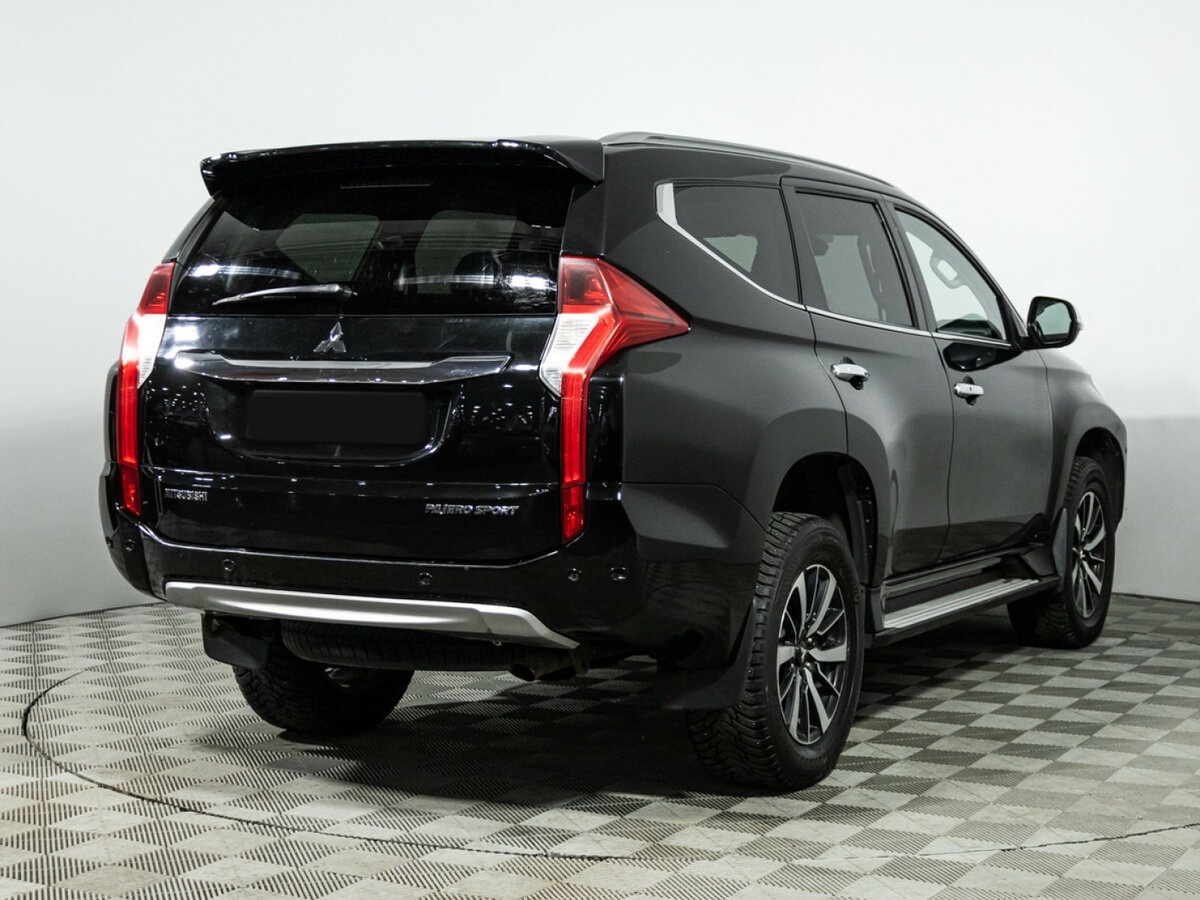 Б/У Митсубиши Паджеро Спорт 2017 года. Фото: #3