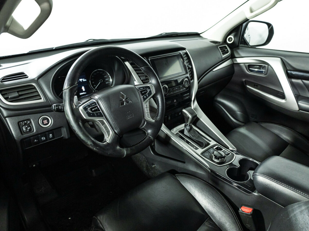 Б/У Митсубиши Паджеро Спорт 2017 года. Фото: #8