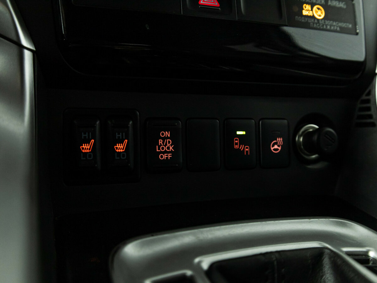 Б/У Митсубиши Паджеро Спорт 2017 года. Фото: #14